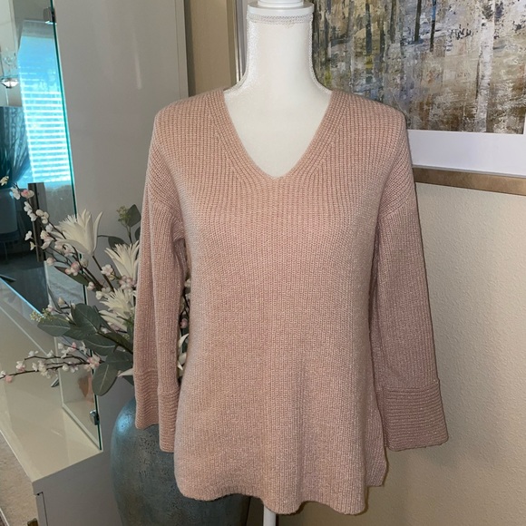 Calvin Klein pink sweater - Picture 2 of 9